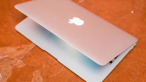 Apple_MacBook_Air_11-inch2014